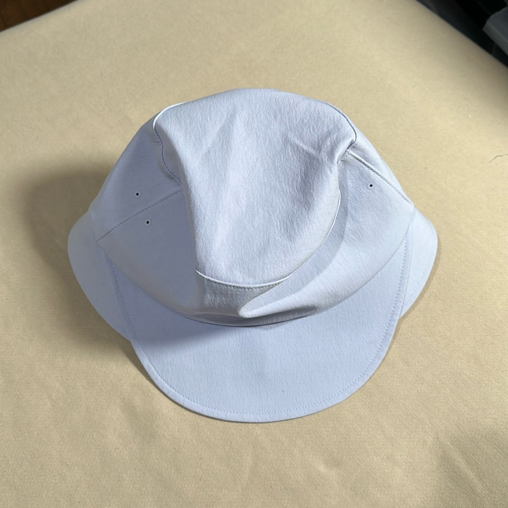 Lululemon wide brim bucket hat NWT, Size S/M